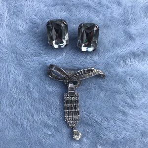 Vintage diamond shaped earrings and sparkle brooch set.